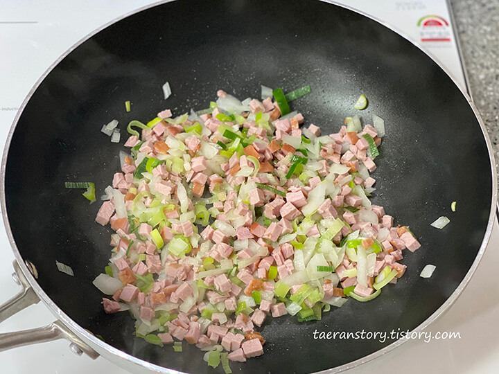 볶음밥-재료-볶기