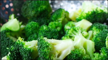 찜기 속의 브로콜리