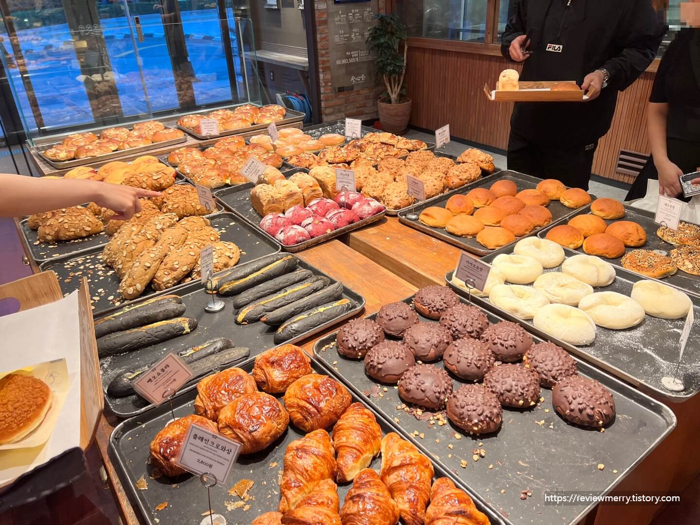 빵 진열대 사진