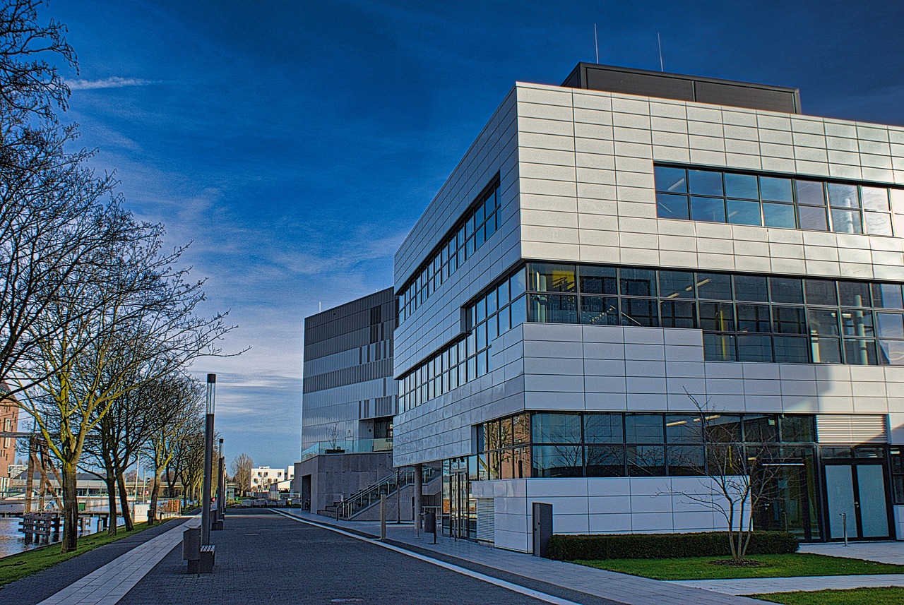 미국 MBA 졸업 후 연봉 성장 속도 비교 (업계별 &amp; 직급별 분석)