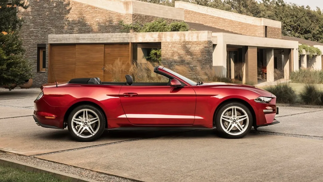 포드 머스탱 컨버터블 측면