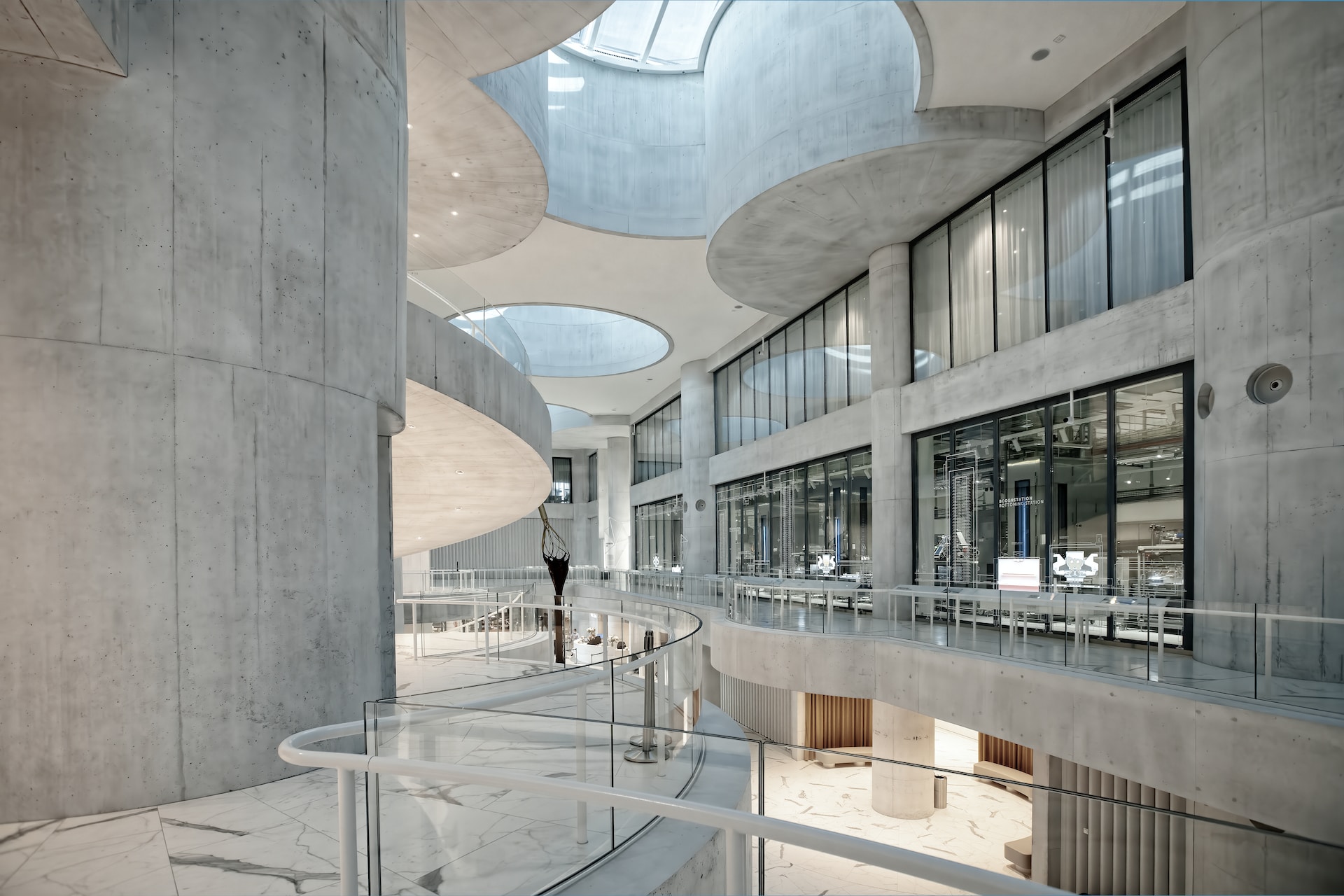 환경영향평가는 개발 계획, 건설, 운영 등 인간의 행동이 자연 환경에 미치는 영향을 사전에 파악하여, 이를 최소화하고 보전하는 방법을 모색하는 환경관리의 한 유형입니다.