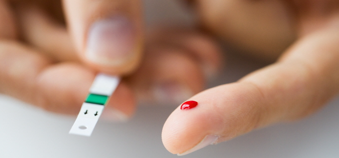 손가락에-피-측정종이