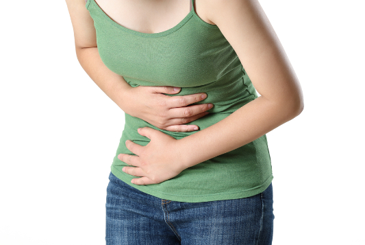 배가-아픈-여성