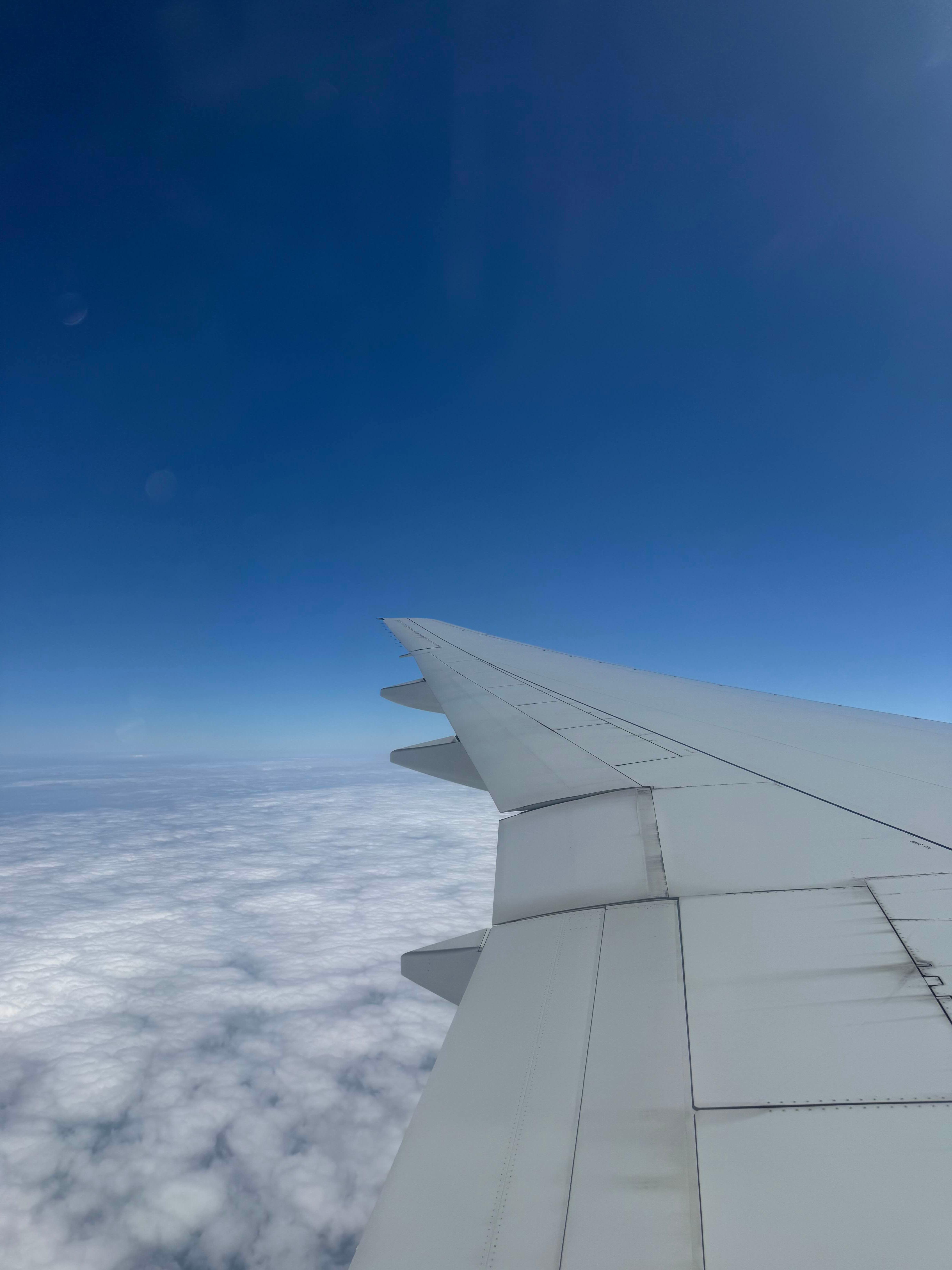 비행기 출발 후 외부 구름 사진