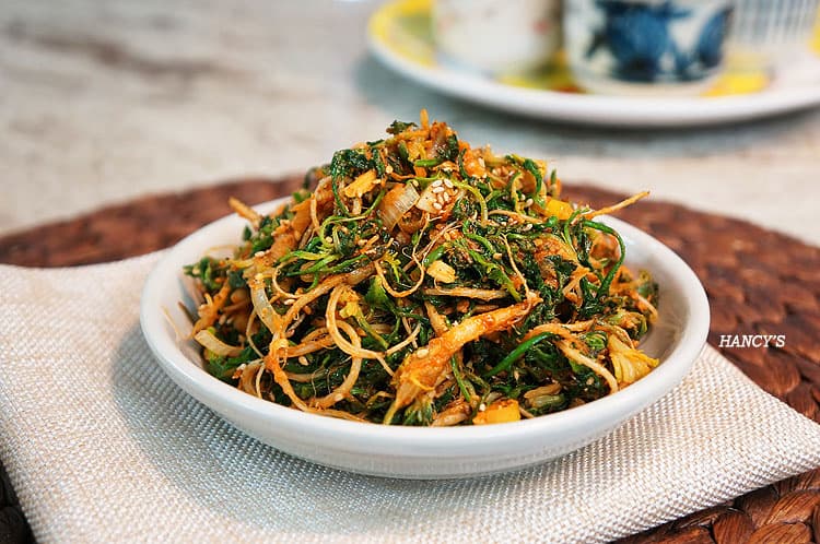 냉이 된장무침 클로즈업 이미지