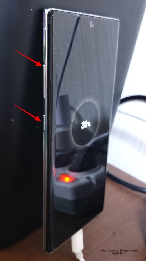 볼륨-위-버튼-및-전원-버튼-위치