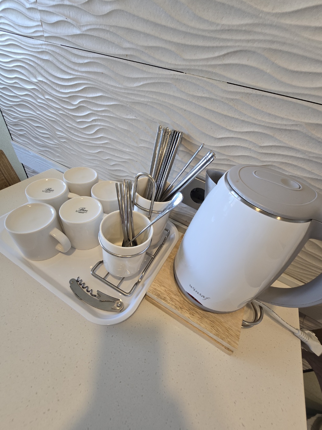 컵과 수저 젓가락 수저 커피포트