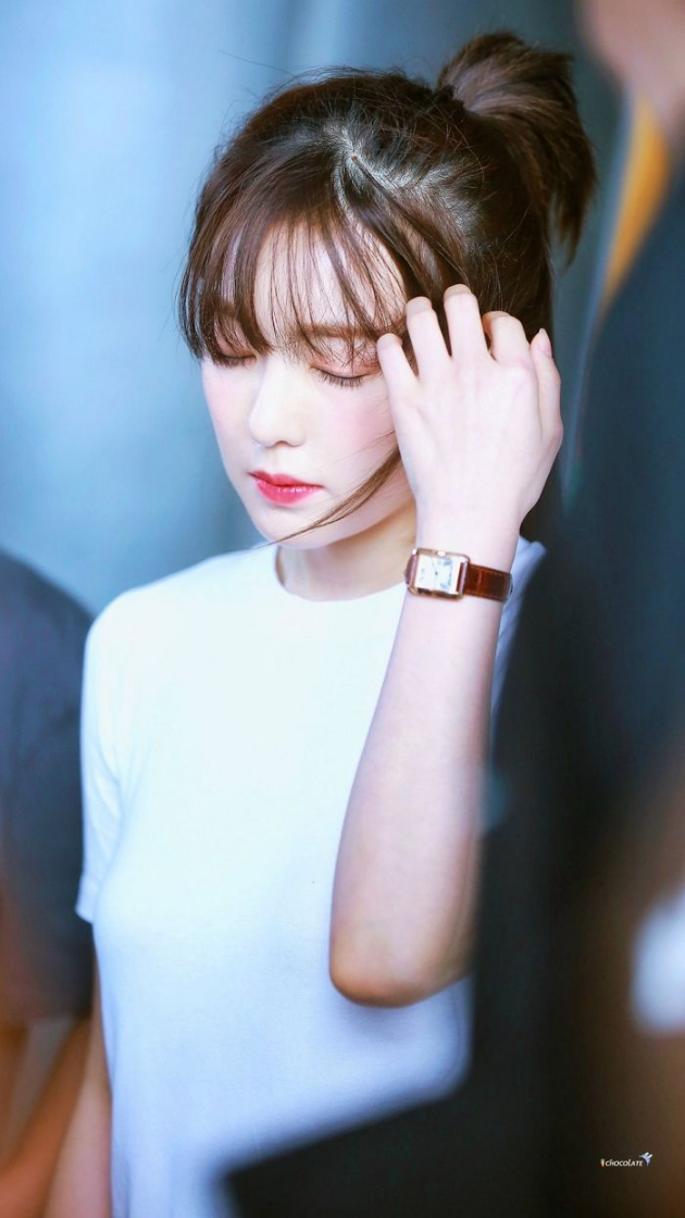흰티에 청바지 아이린