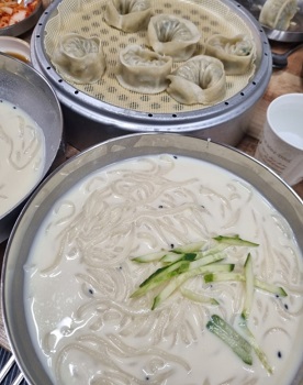만두-콩국수