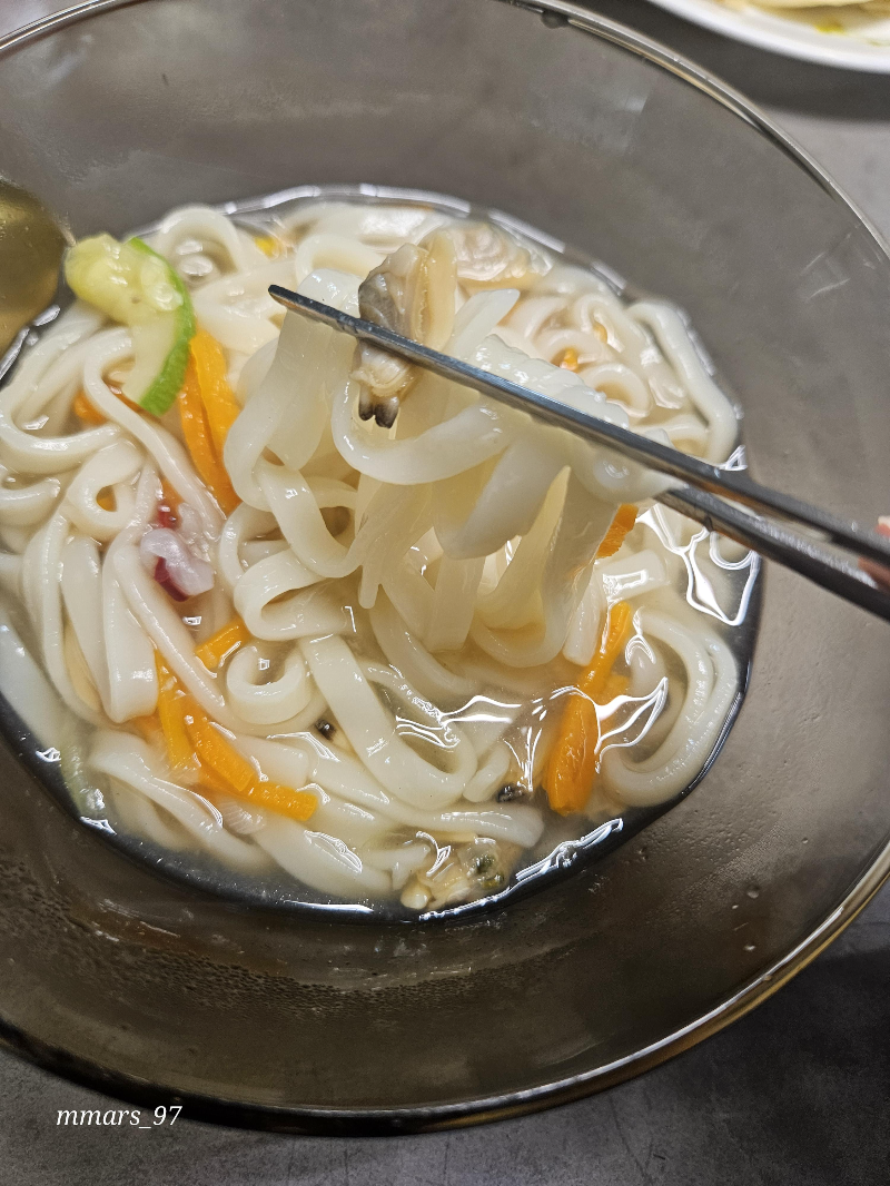 비비고-바지락칼국수
