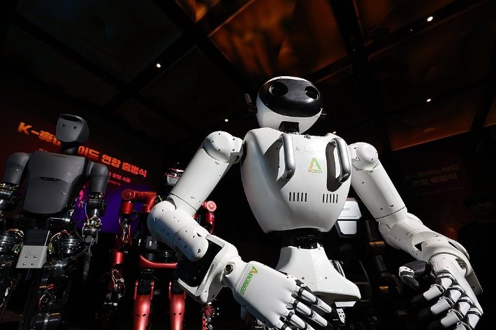 ▲ 휴머노이드 로봇 상용화 임박: 테슬라 옵티머스부터 핵심 기술과 미래 전망까지 (사진 : 연합뉴스)