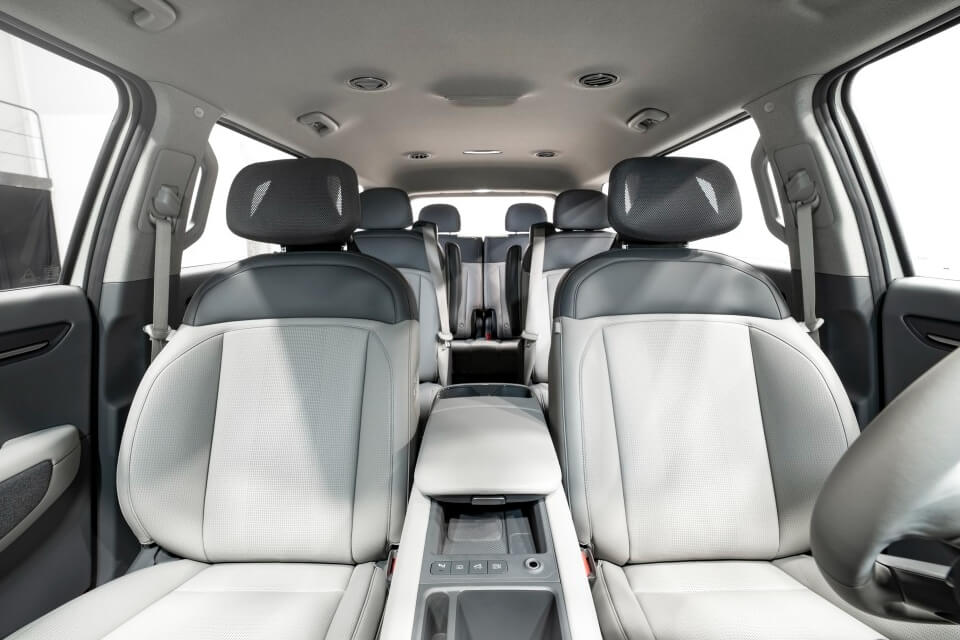 EV9-차량내부-앞에서-봤을때