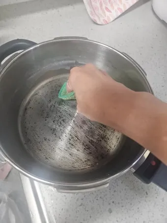 스테인리스 냄비 얼룩 광택 복원 베이킹소다 사용 요령_7