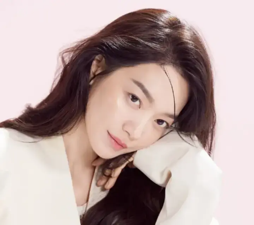 배우-신민아-사진