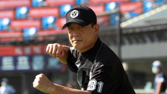 KBO 이민호 심판 계약해지 해고 배경