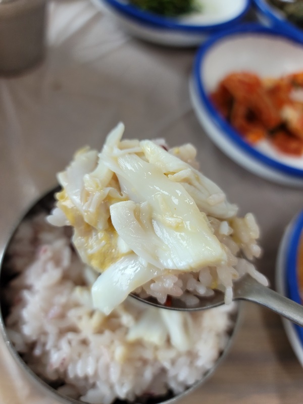 용성식당 밥과 게살