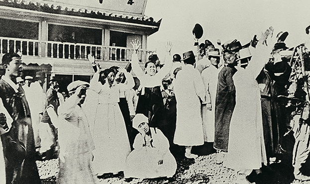 3.1운동에서 만세를 부르는 시민들