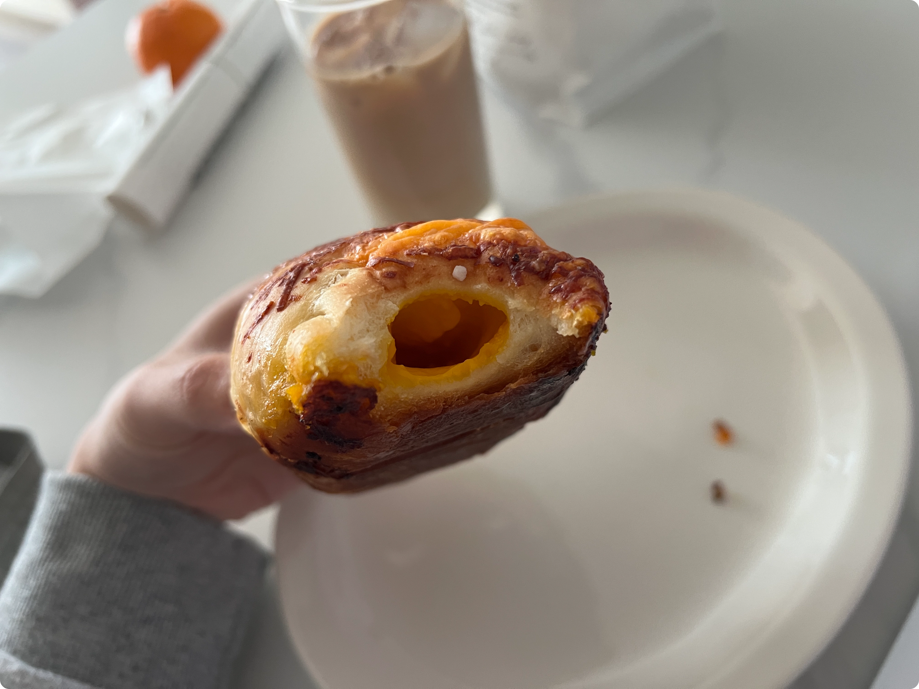아티스트 베이커리 치즈 허니 소금빵