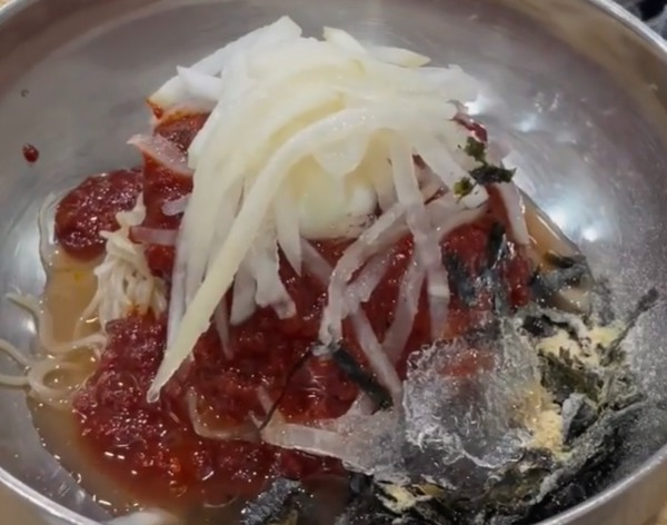 비빔막국수