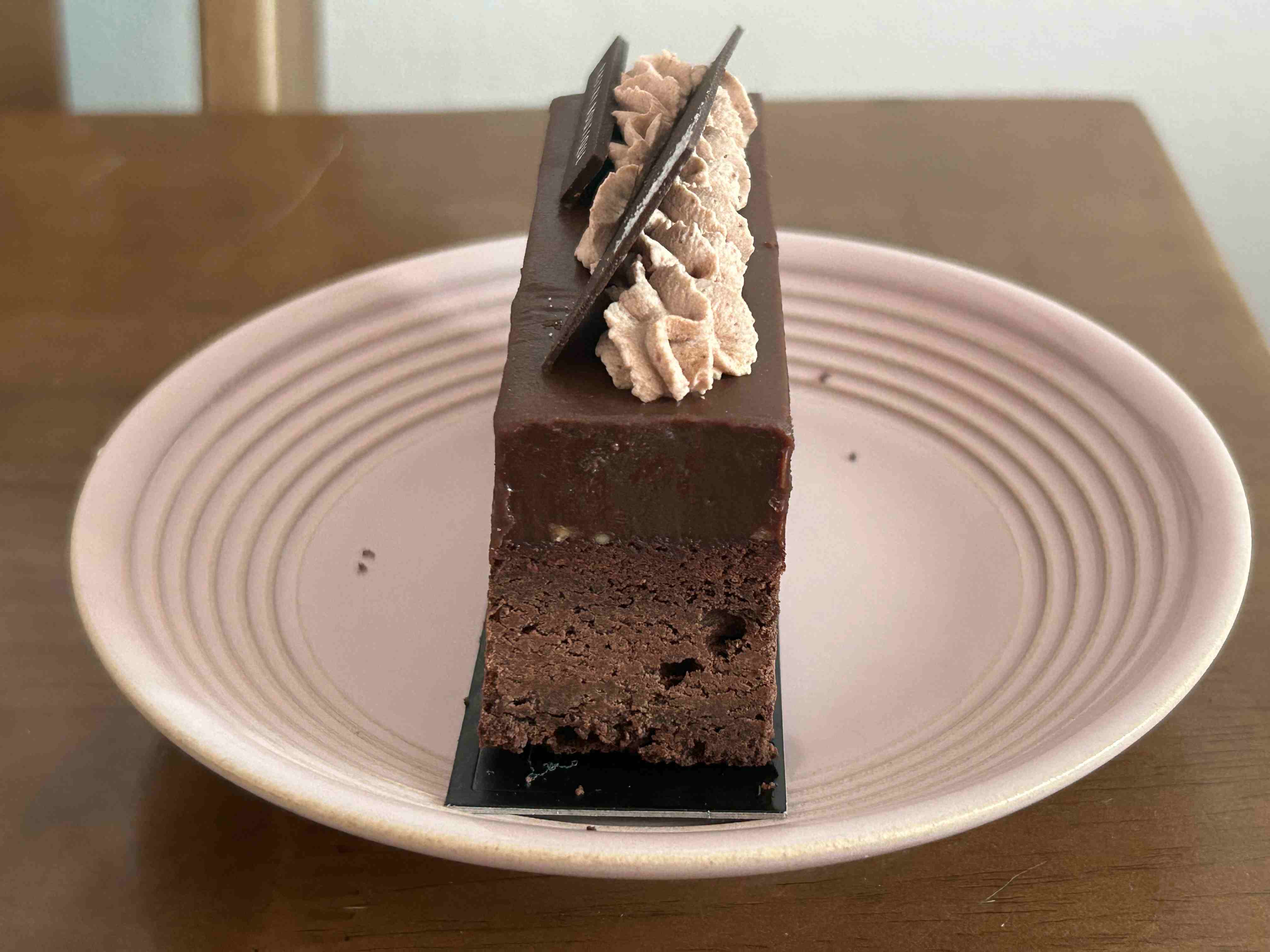 가나슈 케이크 옆면