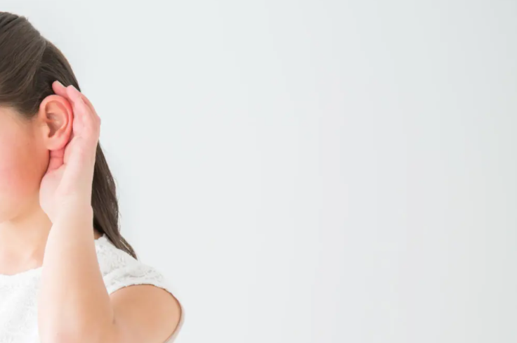 귀를 기울이는 아이