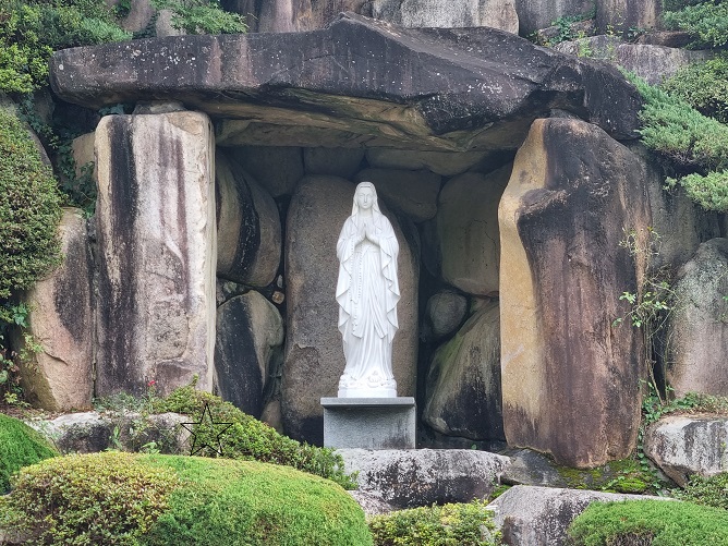 밀양성당 성모동산 성모상 사진