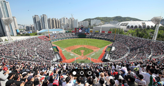 사직야구장 롯데 자이언츠 응원 열기 [롯데 자이언츠 홈페이지 제공]