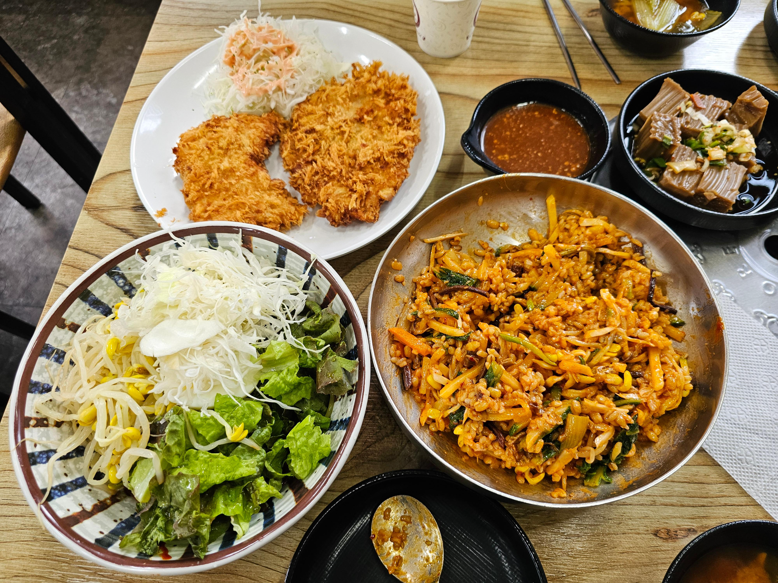 돈까스,쫄면,보리밥비빔밥