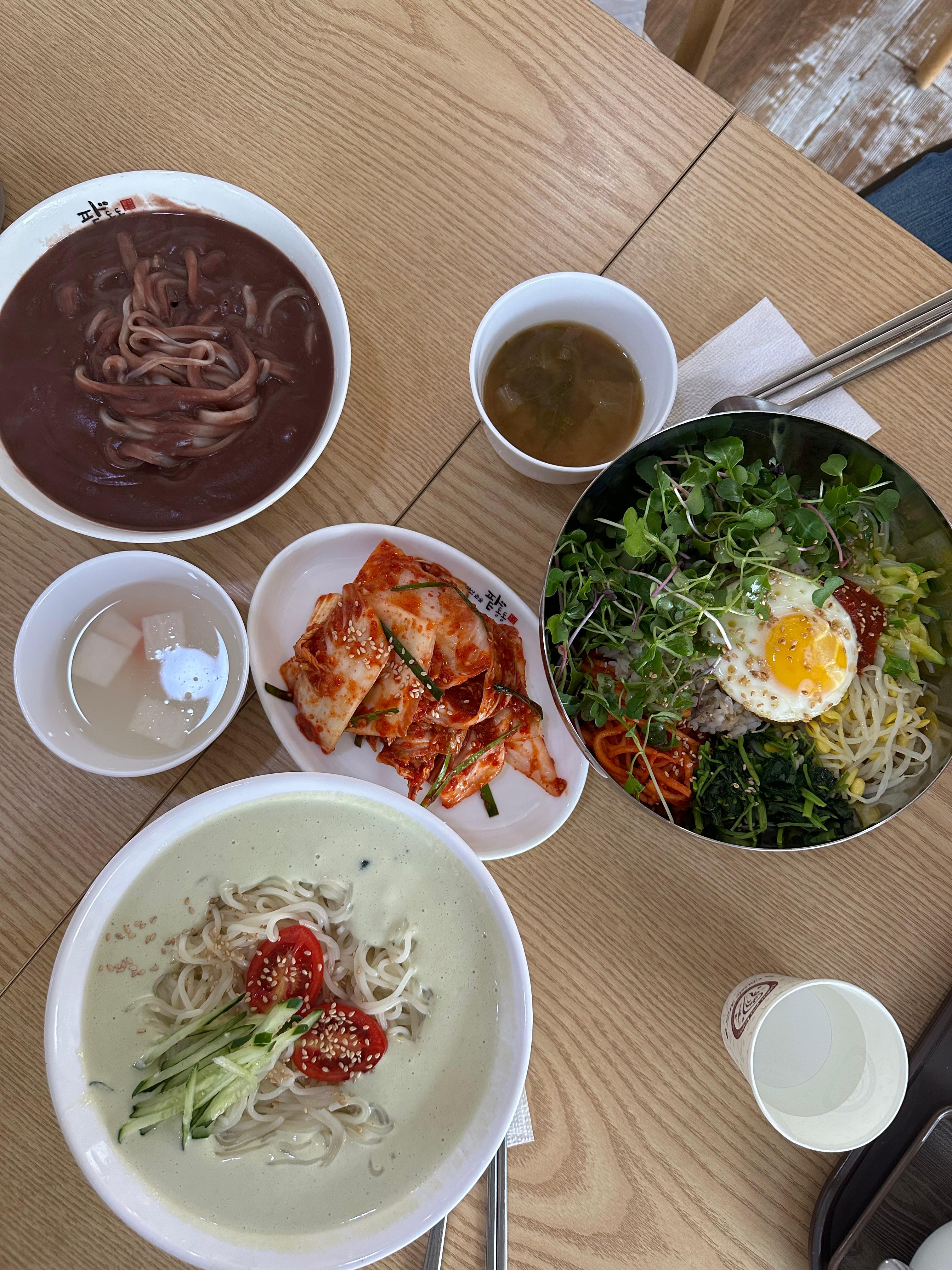 님들 팥 칼국수 먹어 봄?(진한 팥죽에 쫄깃한 칼국수면, 단맛 적음, 팥전문점 팥동동, 은평한옥마을 맛집, 팥칼국수, 팥죽, 보리밥 비빔밥, 서리태 콩국수, 눈꽃 팥빙수)