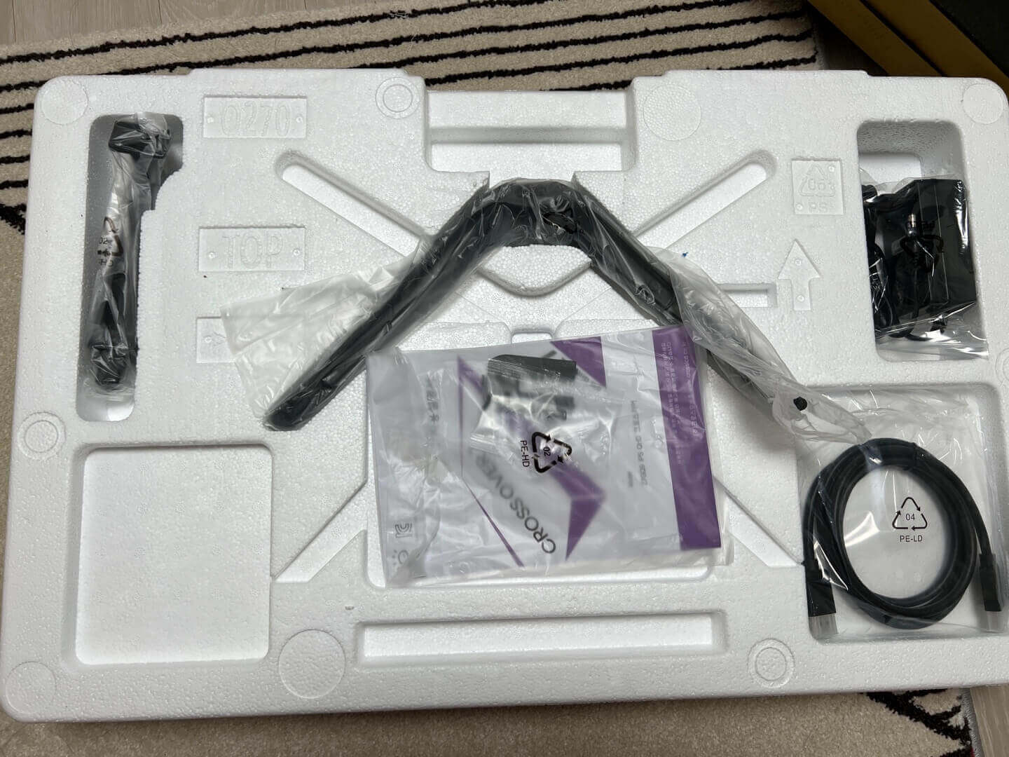 크로스오버 모니터 구성품