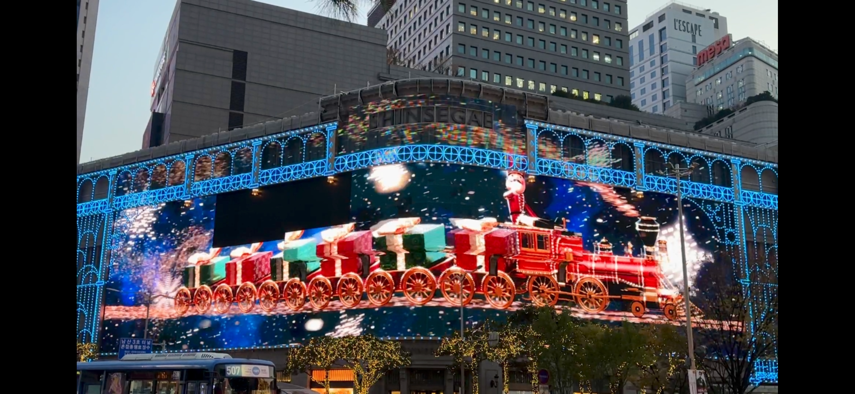 신세계백화점 본점 미디어 파사드