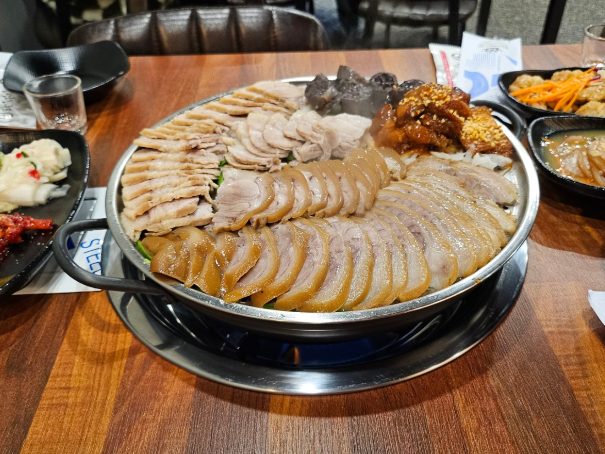 2. 천이재감자탕 대표 메뉴