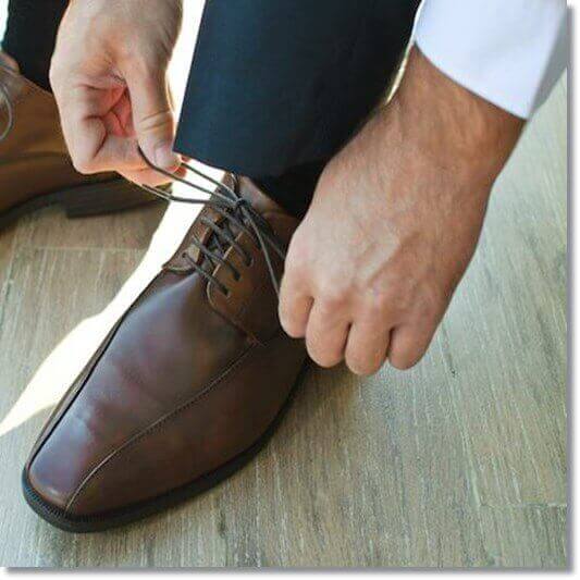 소와각질융해증 원인, 코팅된 구두 신는 남성