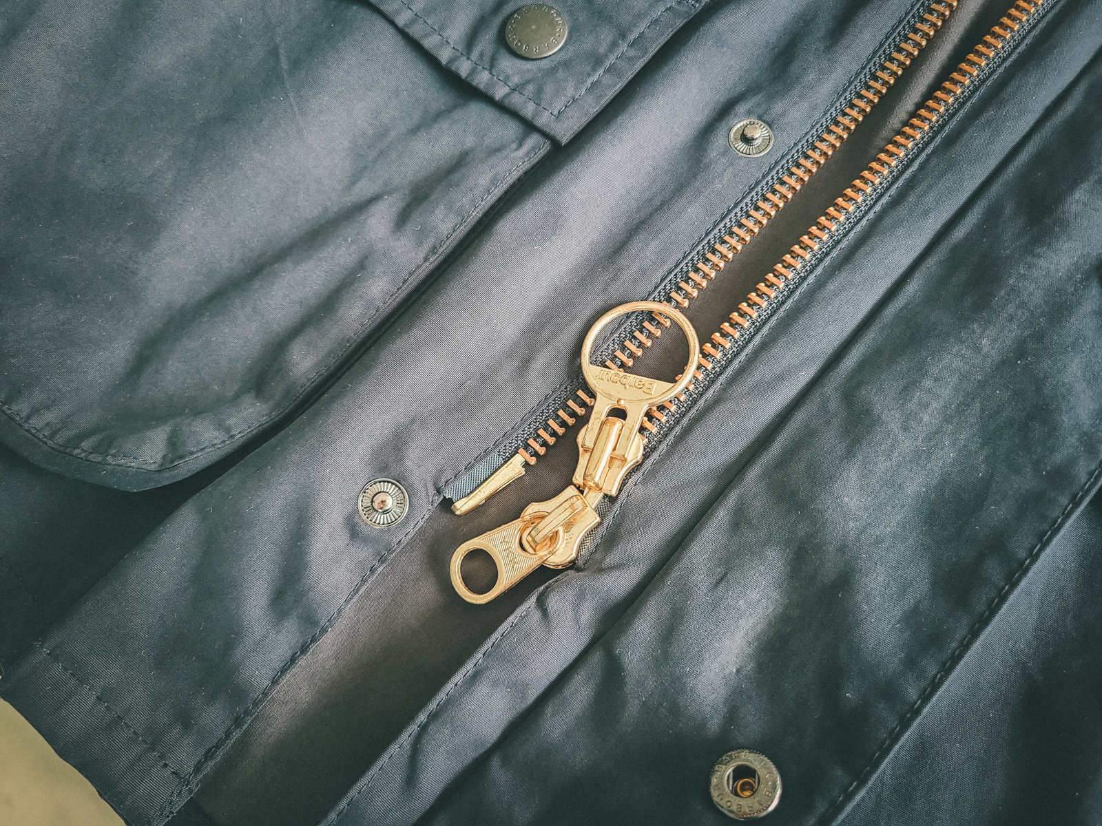 2 way 지퍼로 다양한 연출이 가능합니다