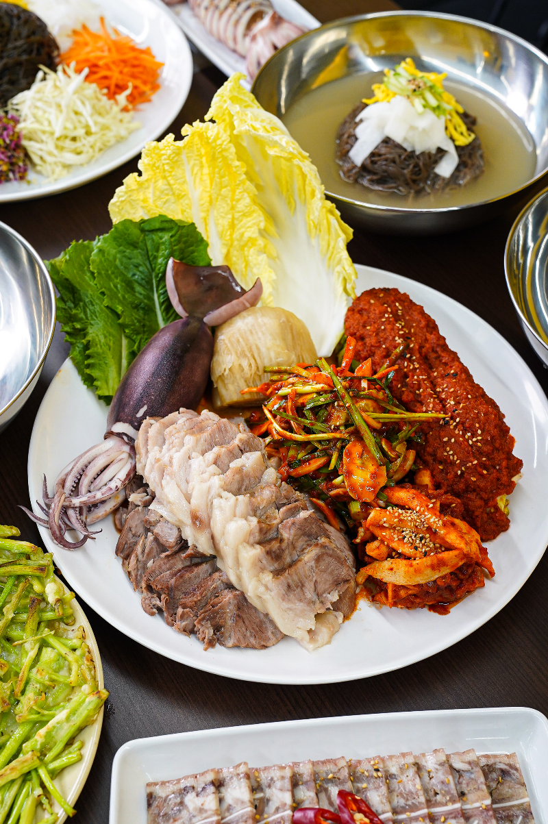 매장 인기메뉴 오징어 보쌈