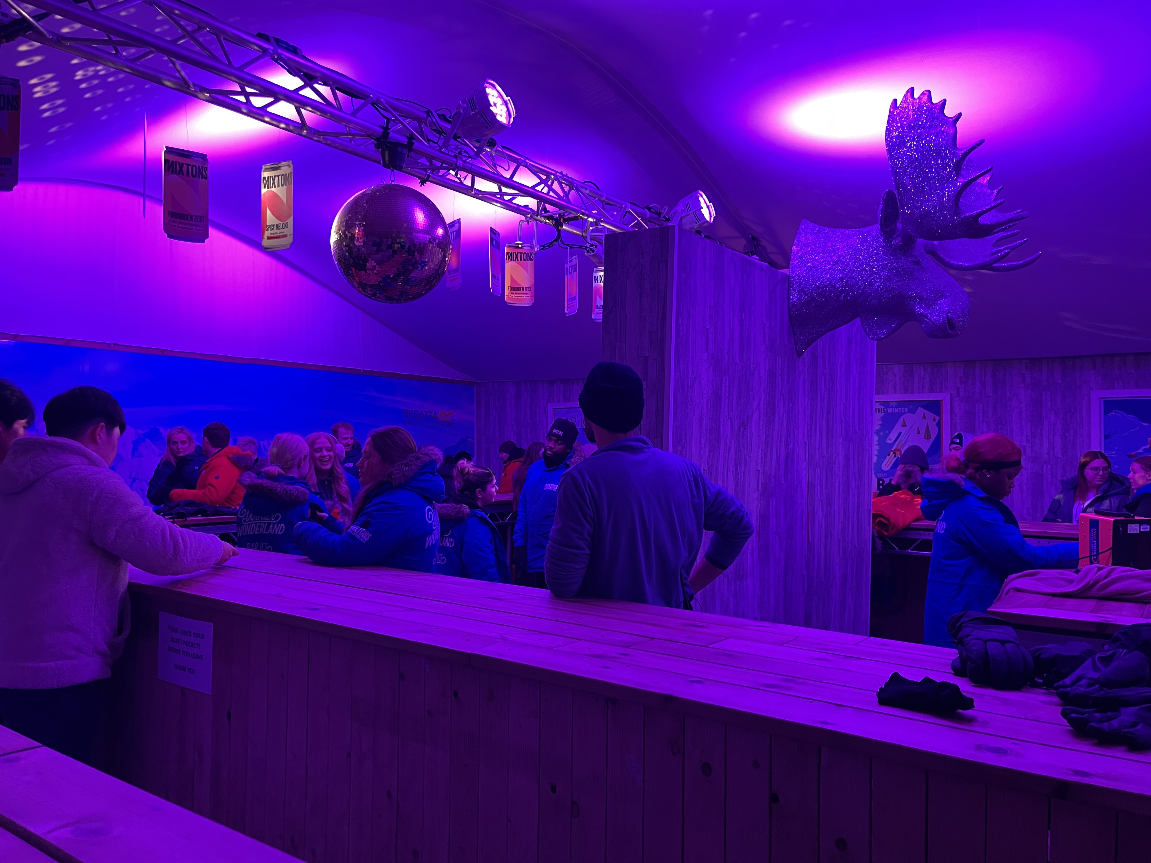 바 입장 전 토큰 및 장비 수령