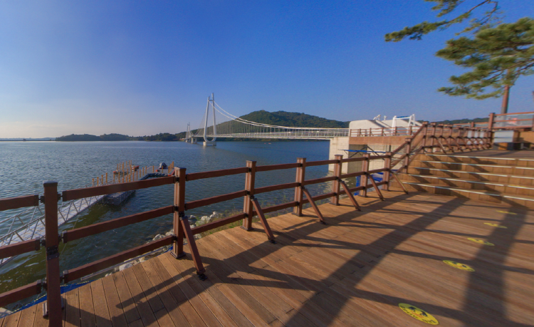 탑정호 출렁다리