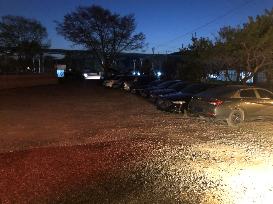 러스틱스모크하우스 주차장