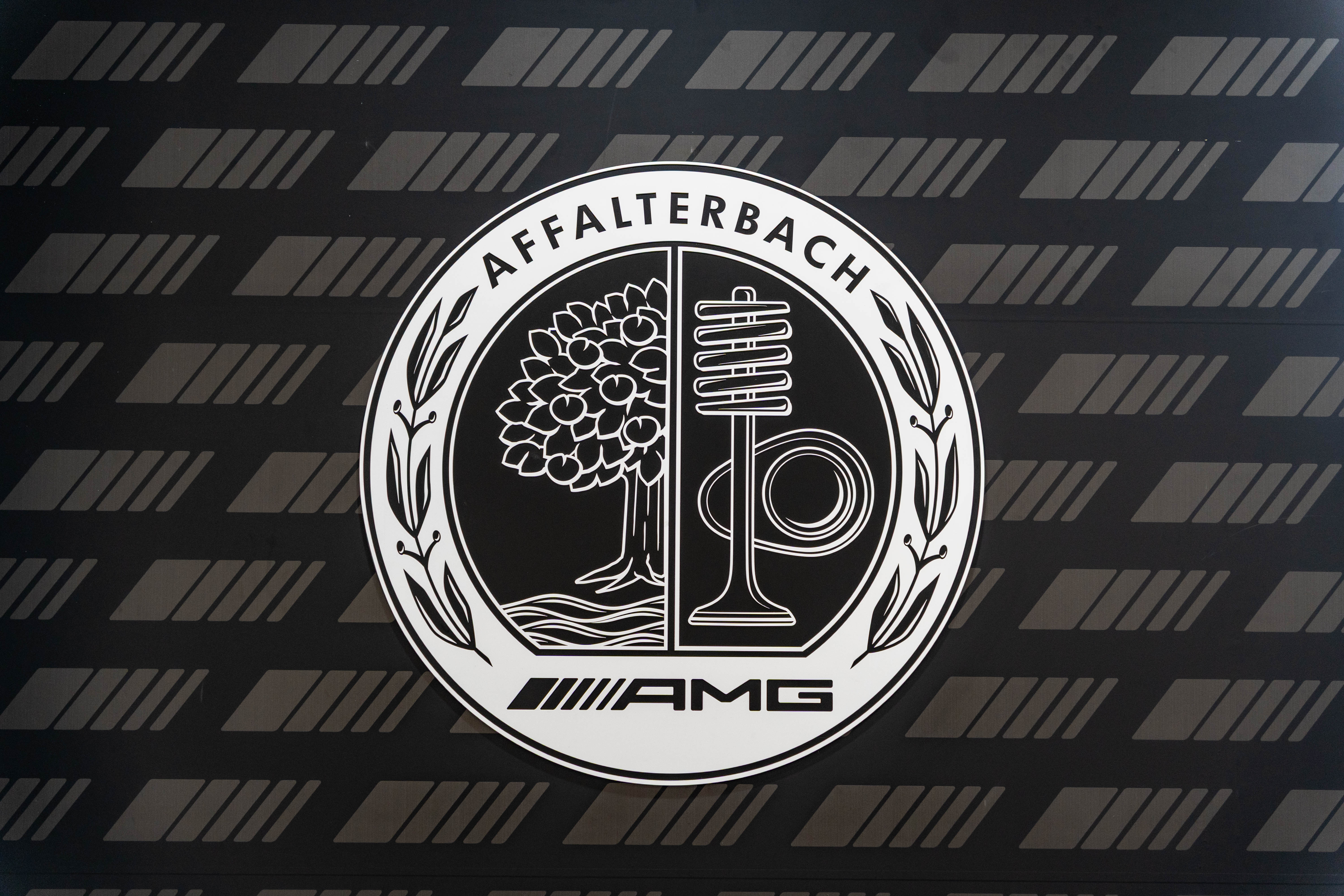 메르세데스-벤츠 3부작 : (1)시대를 초월한 혁신과 헤리티지