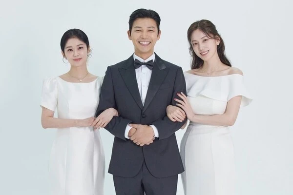 왼쪽부터 차은경, 김지상, 최사라