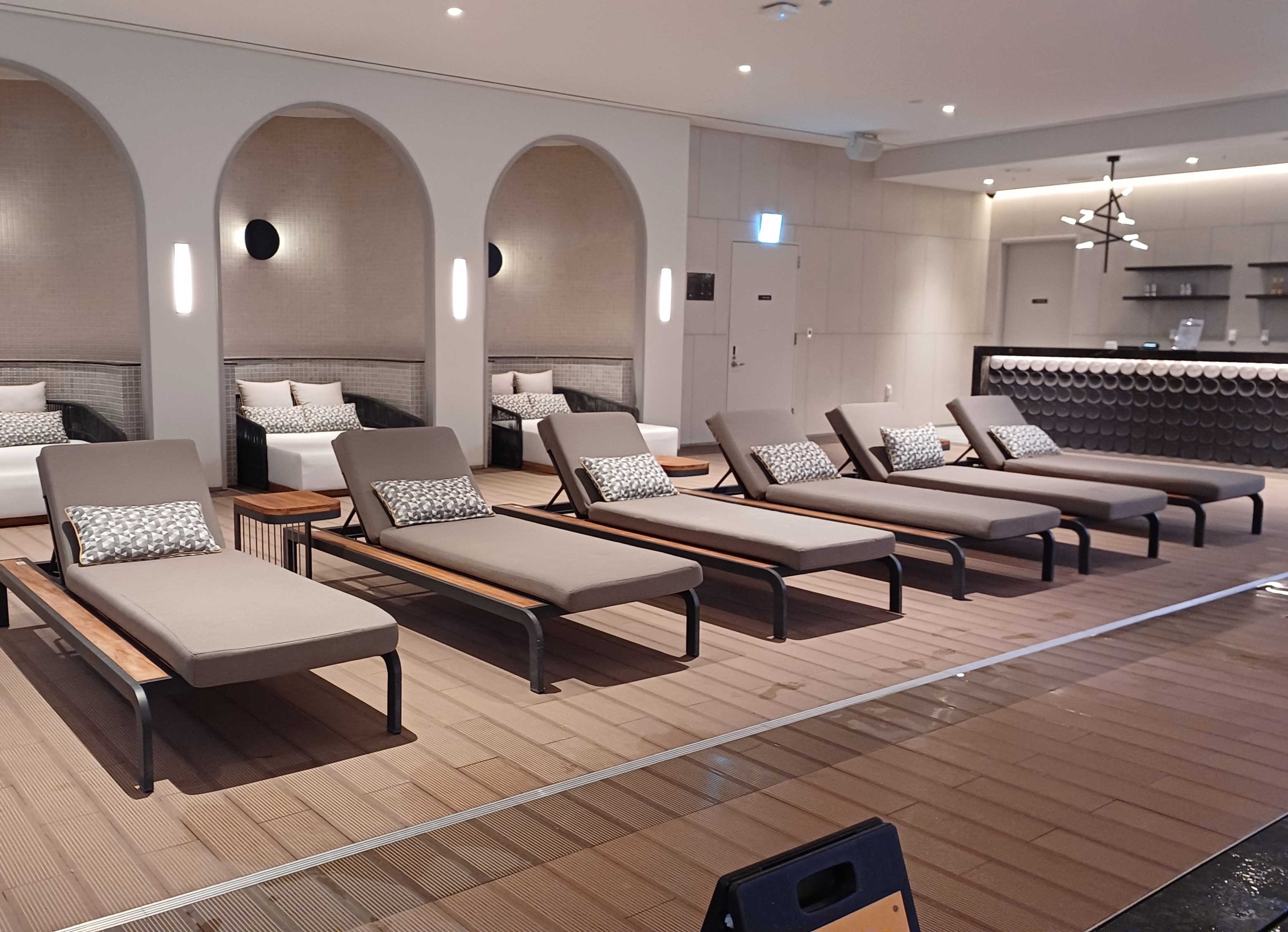 호캉스-호텔수영장-6