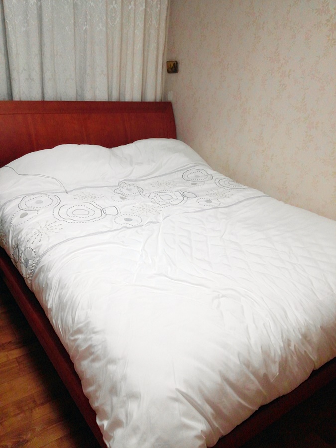 첫 신혼방의 침대