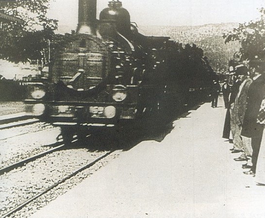 뤼미에르 형제의 <열차의 도착(1895)>