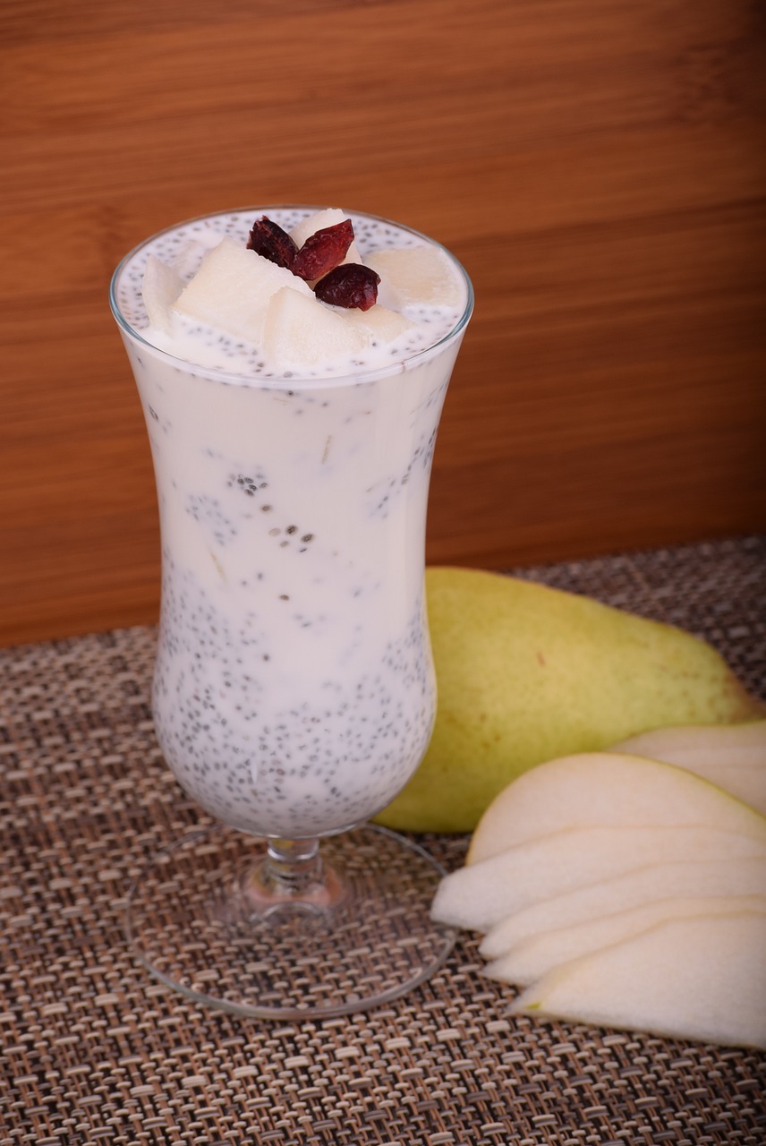 요거트에 통곡물이 들어 있는 이미지