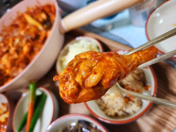 완성된 김치 닭볶음