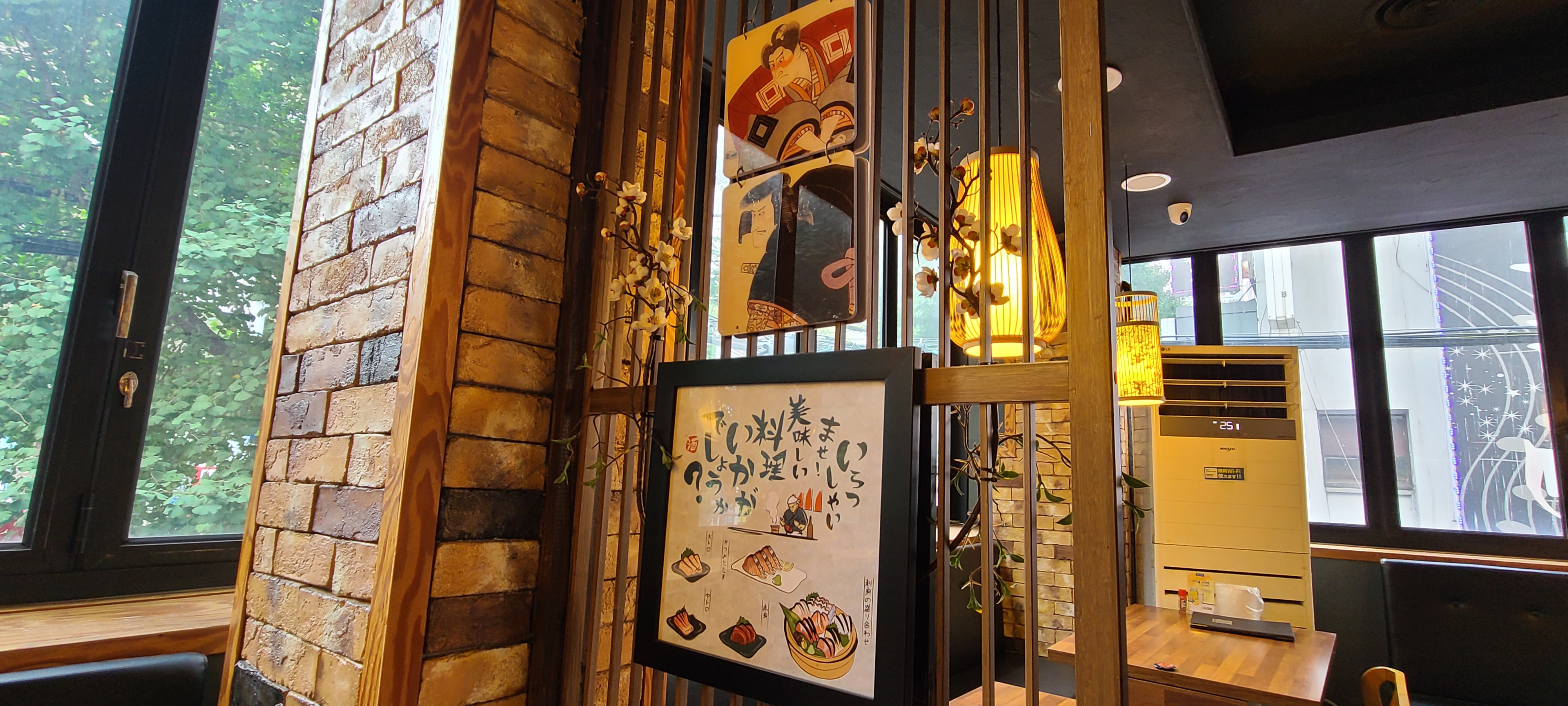 성남맛집 일식요리 철판요리 오또꼬야마 종합시장맛집 철판볶음요리 일식 메뉴판 준마이팩 사케 일본그림 고양이 일본풍인테리어