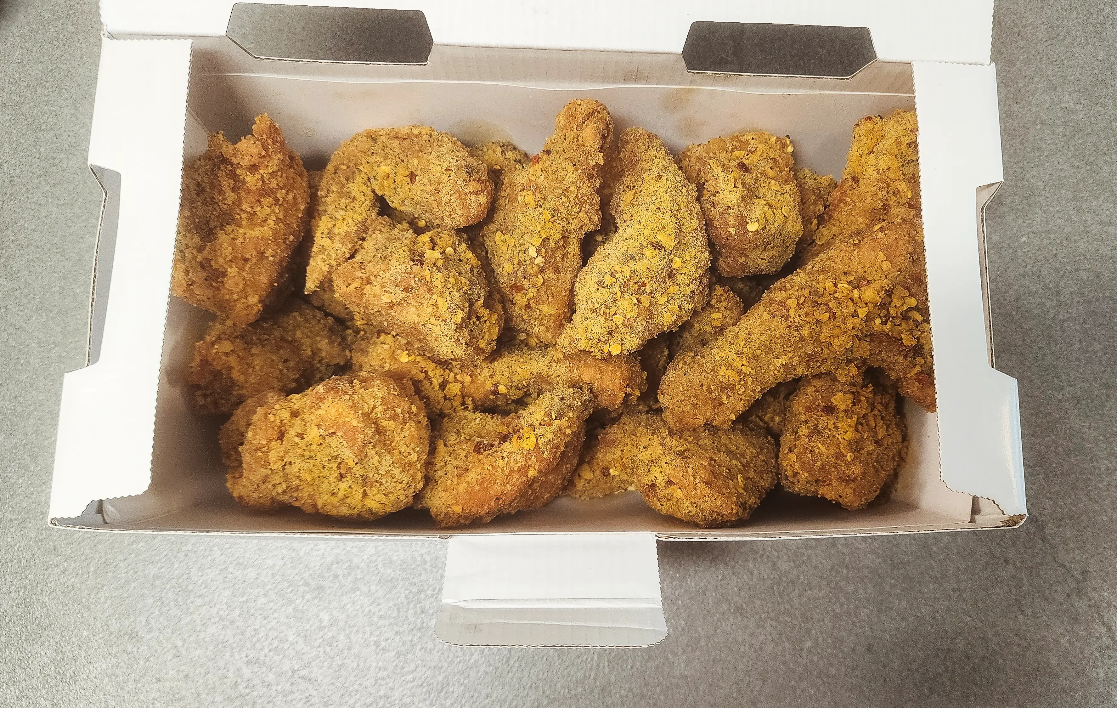 상자안에-들어있는-치킨