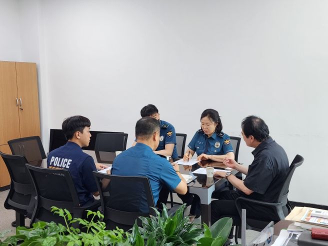 국회 행정안전위원회에 출석한 목현태 총경은