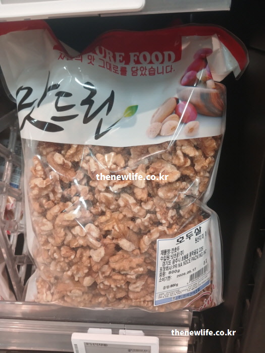 당뇨에 좋은 음식 뇌 모양을 닮은 껍질 깐 호두 알맹이 실물